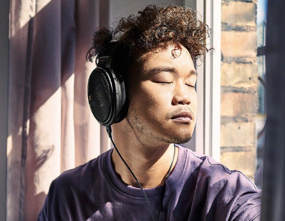 Wearing the HD 660S2 by a sunlit window